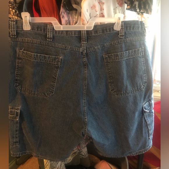 3 for $9 Previously Loved Wrangle Carpenter Shorts - Picture 2 of 7